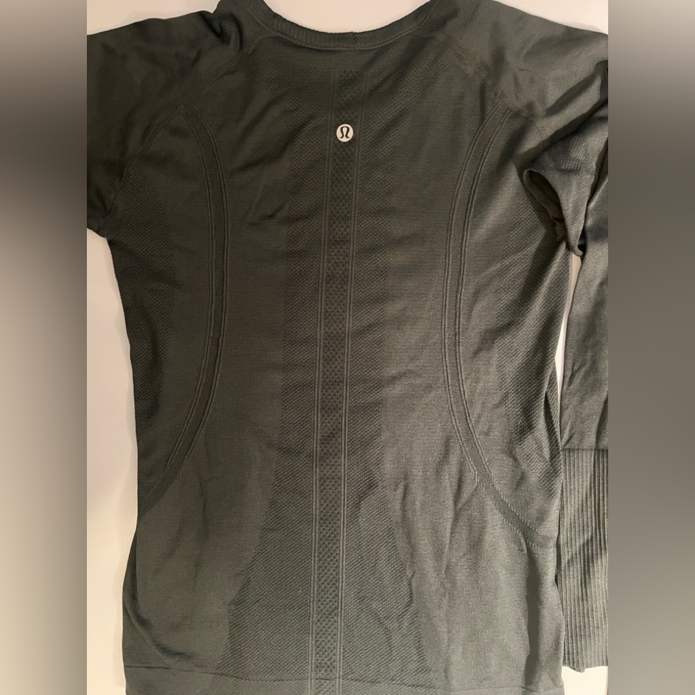 Lululemon Swiftly Tech Hunter Green Long Sleeve Ladies Top Size 8